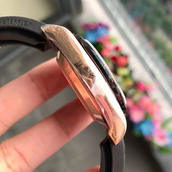 DAYTONA ROSE GOLD CASE 40MM WHITE DIAL RUBBER STRAP - Image 6