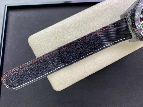 GMT - MASTER II CARBON MULTI COLOR DIAL - Image 9