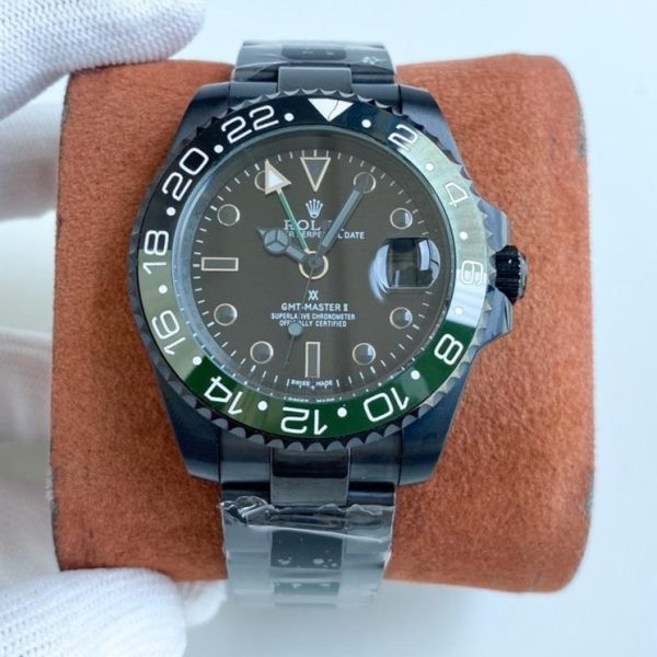 GMT-MASTER II CUSTOM BLACK CASE GREEN BLACK BEZEL - Image 3