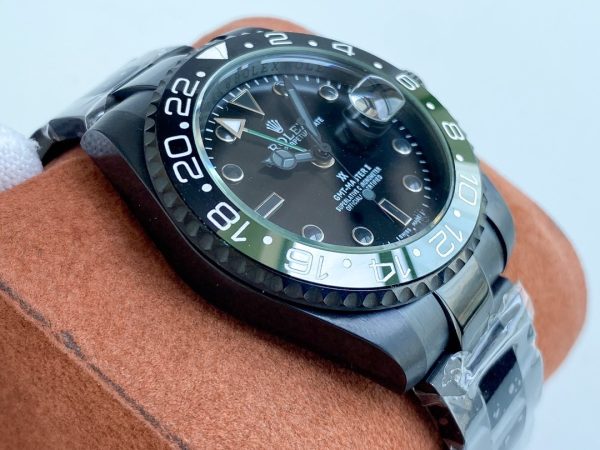 GMT-MASTER II CUSTOM BLACK CASE GREEN BLACK BEZEL - Image 5