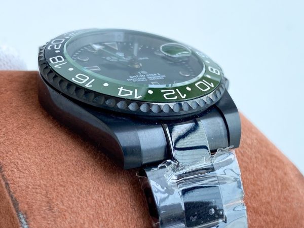 GMT-MASTER II CUSTOM BLACK CASE GREEN BLACK BEZEL - Image 7